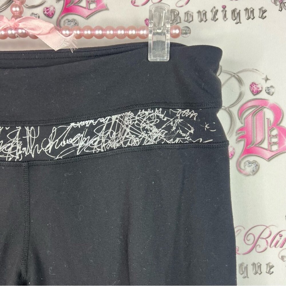 Lululemon capri reversible 2 way Black Yoga Pants with White Patterned Waistband - Picture 4 of 8